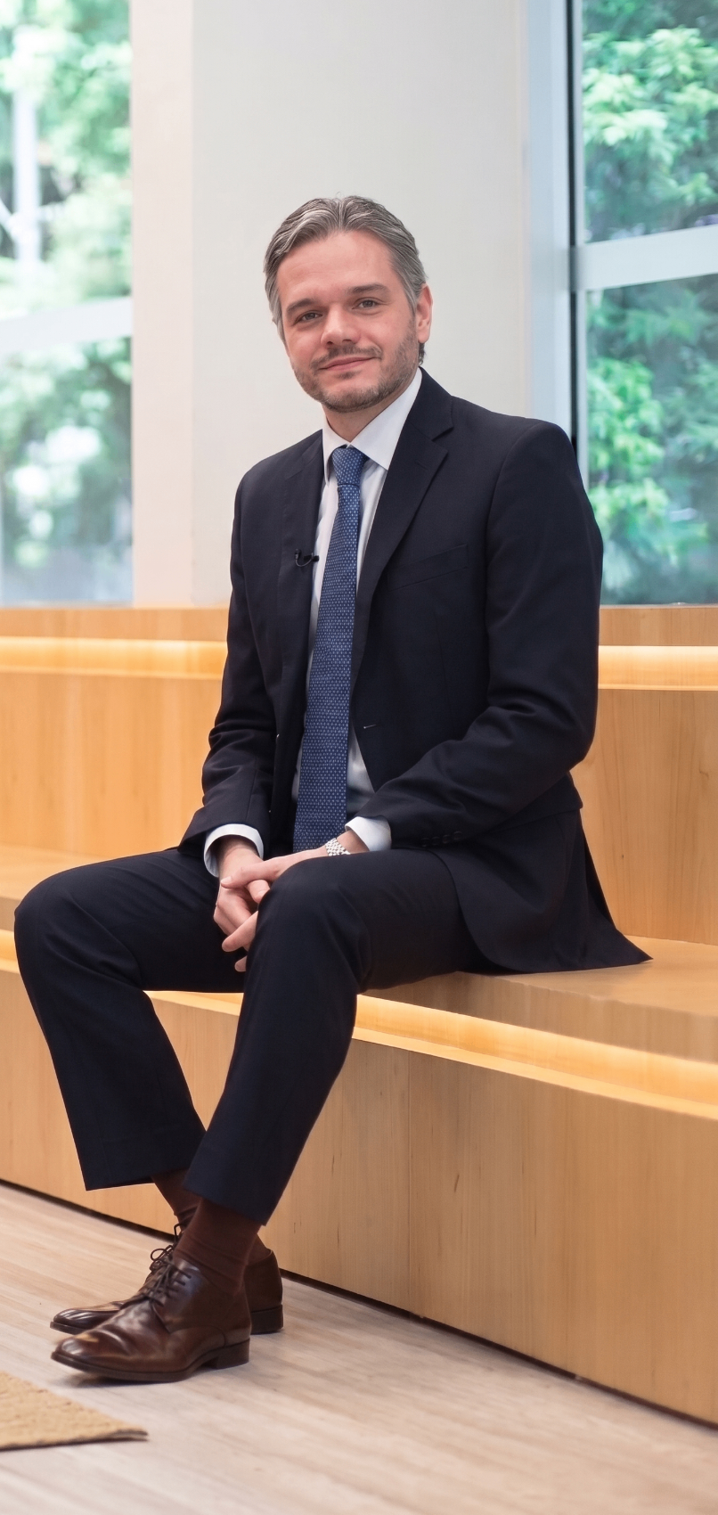 Dr. Sousa Bruno em ambiente profissional